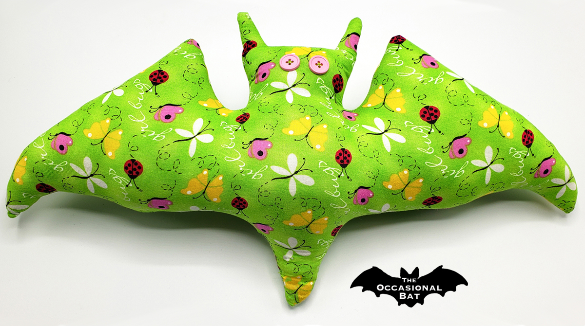 OccasionalBat's tweet image. Ladybugs, butterflies, and dragonflies fluttering in harmony! 🐞🦋 #bat #handmade #pillow #ladybug #buttrfly #dragonfly #green #batshapedpillow #etsy #shopsmall #theoccasionalbat #summerween 🦋🐞 theoccasionalbat.etsy.com/listing/171289…