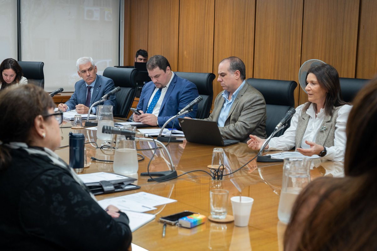 FERRERE (@ferrere) on Twitter photo #URUGUAY Nuestros abogados, Manuel Lecuona y <a href="/Enrique_Slekis/">edslekis@gmail.com</a> participaron, con <a href="/anacastillol/">Ana Castillo Leska</a> (BID Lab) y Analía Migues (Endeavor), en la presentación del proyecto de Ley de Economía Plateada, en la Com. Especial de Innovación, Ciencia y Tecnología de la Cámara de Representantes. #URUGUAY Nuestros abogados, Manuel Lecuona y <a href="/Enrique_Slekis/">edslekis@gmail.com</a> participaron, con <a href="/anacastillol/">Ana Castillo Leska</a> (BID Lab) y Analía Migues (Endeavor), en la presentación del proyecto de Ley de Economía Plateada, en la Com. Especial de Innovación, Ciencia y Tecnología de la Cámara de Representantes.