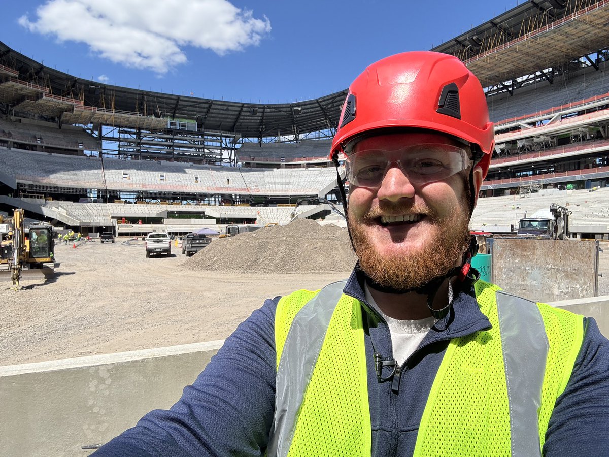 KHayes_reports's tweet image. This feels much more like the coliseum than a football stadium. Stay tuned for some of the finer details to accompany there red buckets tonight on @SPECNews1BUF @SPECNews1ROC #BillsMafia