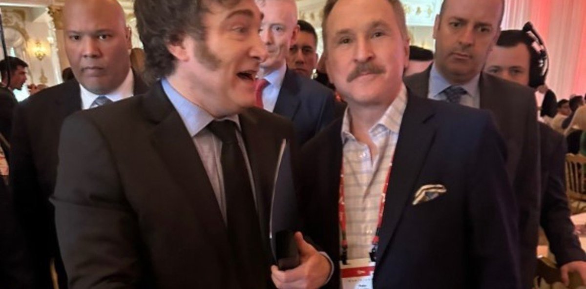 El embajador de Trump en la Argentina dijo que trabajará contra la influencia de Cuba, Venezuela, Nicaragua, China e Irán en la región.
Le faltó a este gusano millonario, nacido en Cuba y alcahuete de los yanquis desde chiquito, incluir a Sendero Luminoso en la lista.
#GoHome