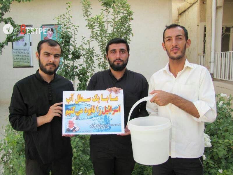 villlllainess's tweet image. حالا برید دوتا سطل از همسایه قرض بگیرید و وایسید تو صف، شاااااید بتونید کونتونو بشورید😂🫵🏻
