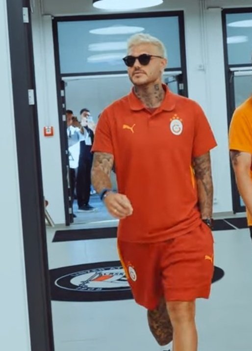 elff_k's tweet photo. #Elcaptain #MauroIcardi 💛🦁❤ https://t.co/s1xJgO3ECl