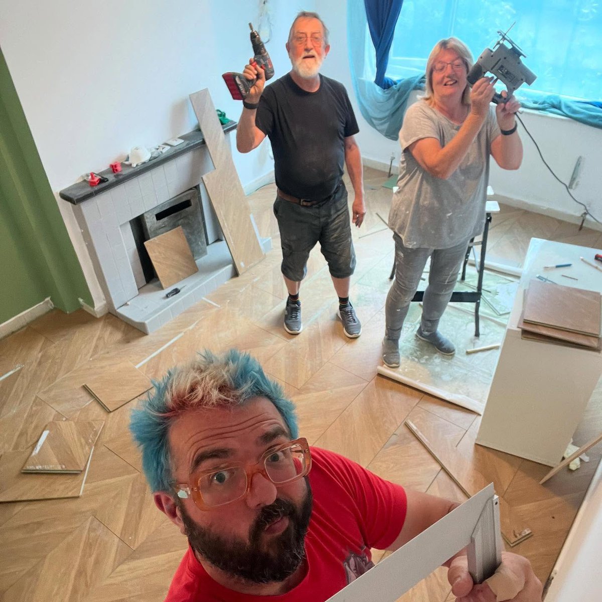 Popbangcolour's tweet image. What a productive day in pophousecolour 

@thecooksofbrum &amp;amp; I got the lounge flooring down &amp;amp; godiva_carpets have carpeted the bedrooms. 🏠

The house is looking more &amp;amp; more like a home! Watcha think to the transformation so far? 

#homereno #Homerenovation