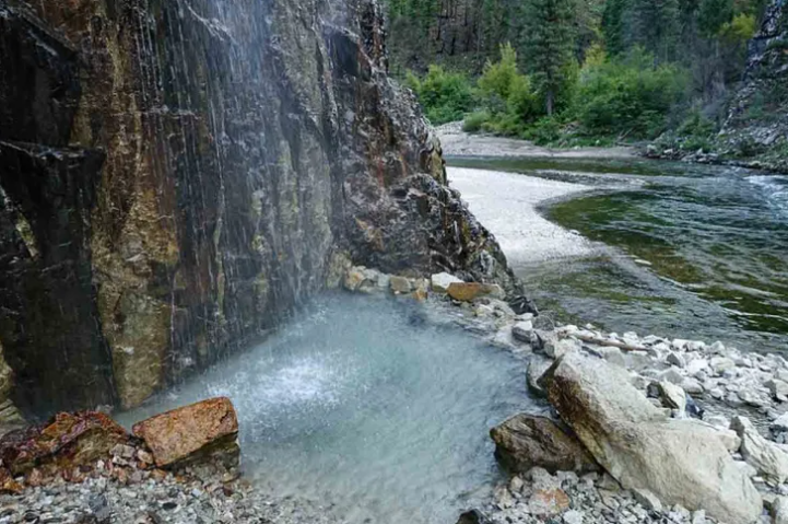 Discover Why Idaho Is America’s Hidden Hot Springs Paradise #VisitIdaho

Idaho is abundant with incredible natural hot springs for you to explore, and we’re going to guide you through the best of the best.
theboutiqueadventurer.com/discover-why-i…