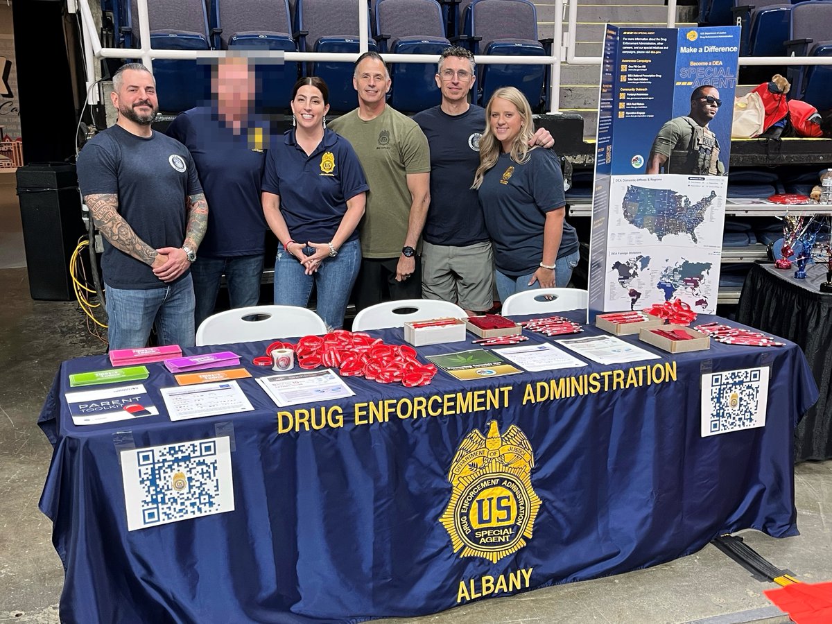 DEANEWYORKDiv's tweet photo. #DEANewYork's Albany District Office was proud to participate in @ALERTAlbany's 2025 Unite the County, an event to bring the community & #lawenforcement together, & to bring awareness about the dangers of #fentanyl and #fakepills. #OnePill #OPCK #OnePillCanKill #DEA https://t.co/Zgly98BFuT