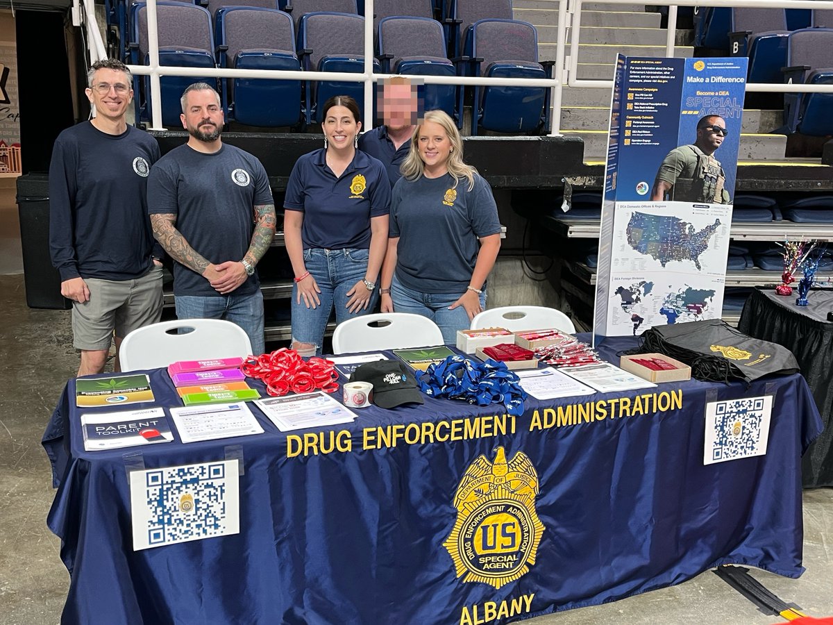DEANEWYORKDiv's tweet photo. #DEANewYork's Albany District Office was proud to participate in @ALERTAlbany's 2025 Unite the County, an event to bring the community & #lawenforcement together, & to bring awareness about the dangers of #fentanyl and #fakepills. #OnePill #OPCK #OnePillCanKill #DEA https://t.co/Zgly98BFuT
