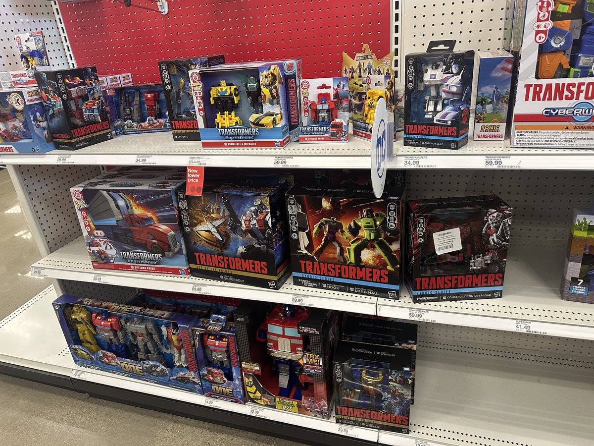 Nandough214's tweet image. Literally ran through this place. Lotsa new stuff and a bonus figure swap!