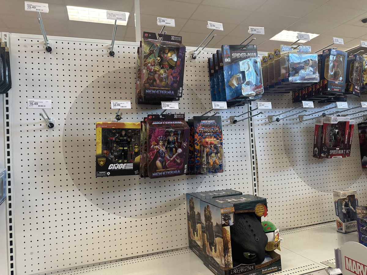 Nandough214's tweet image. Literally ran through this place. Lotsa new stuff and a bonus figure swap!