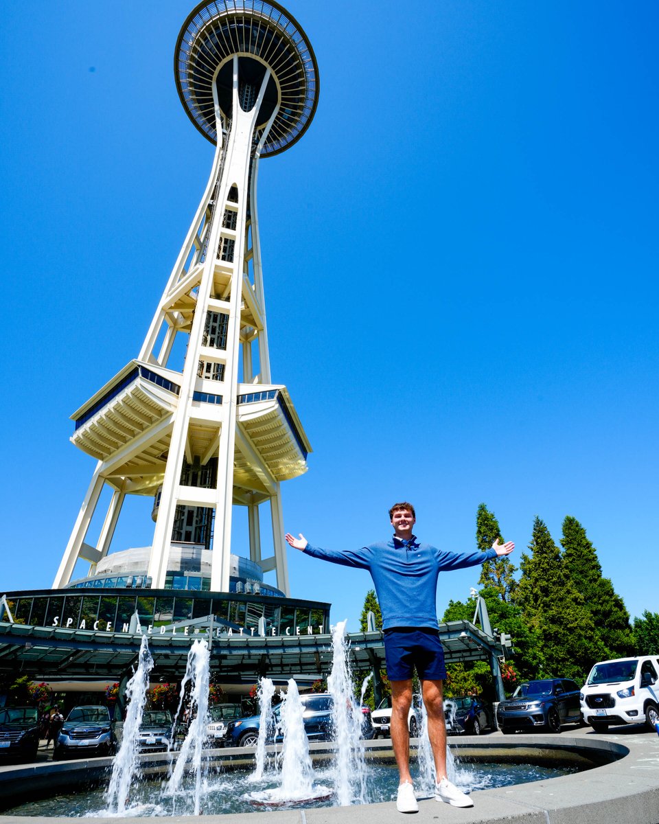 Mariners's tweet image. Welcome to the PNW, Kade!
Our first-round pick @KadeAnderson32 is getting the full Seattle experience. #TridentsUp