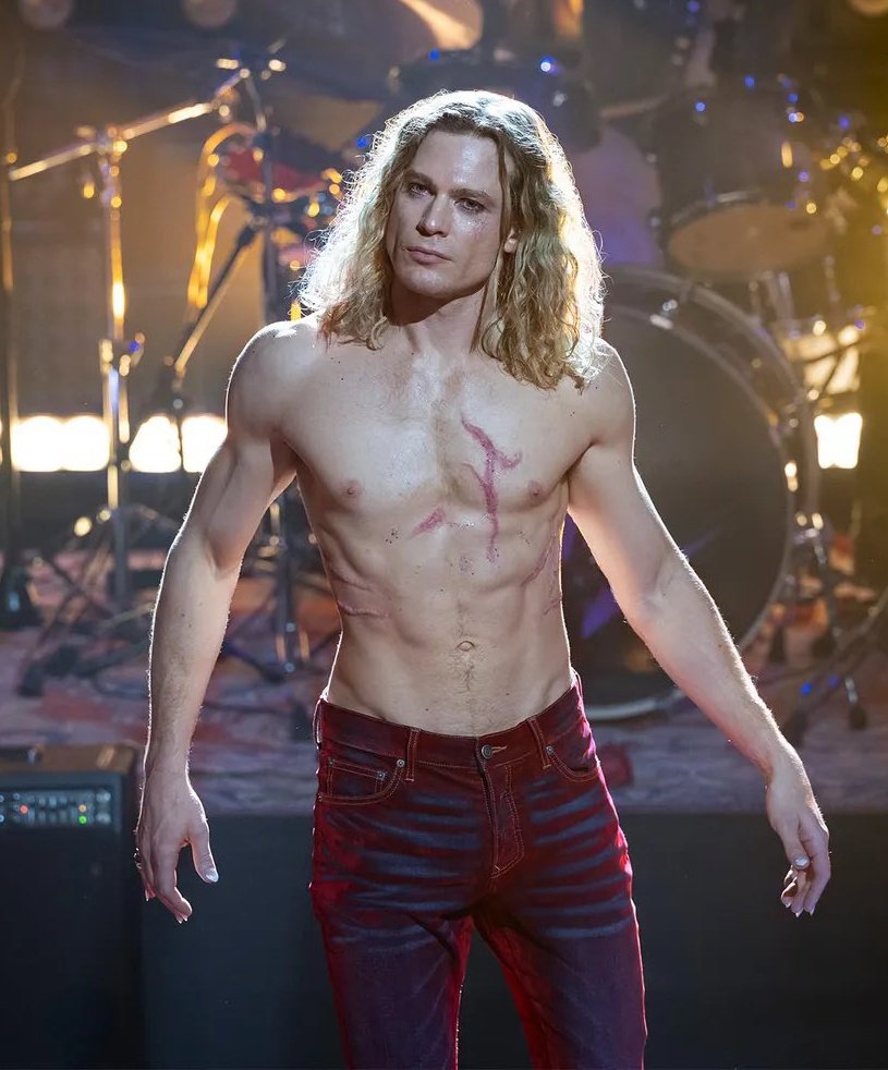 songsfromangels's tweet image. Babe ur slutty manwaist is so snatched w ur slutty manwaist scars