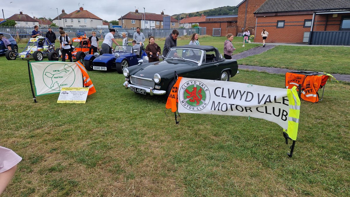 YsgolPenmorfa's tweet image. Day 2 of our @foodandfunwales programme!
This morning, we explored the world of Modified Cars & Motorsport 😁
@WelshLGA #FoodandFun25