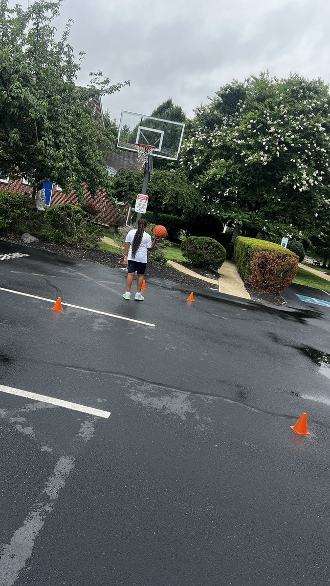 ipodkingcarter's tweet image. My daughter said rain, sleet or snow… I didn’t know she was serious 😅