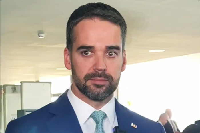 Metropoles's tweet photo. ➡️Eduardo Leite vê decisão de silenciar Bolsonaro como "preocupante"

“Ninguém pode celebrar o fato de ter um ex-presidente preso”, disse o governador ao Contexto Metrópoles

Leia: https://t.co/Za7yTxpEGp https://t.co/esrwHdBn7f