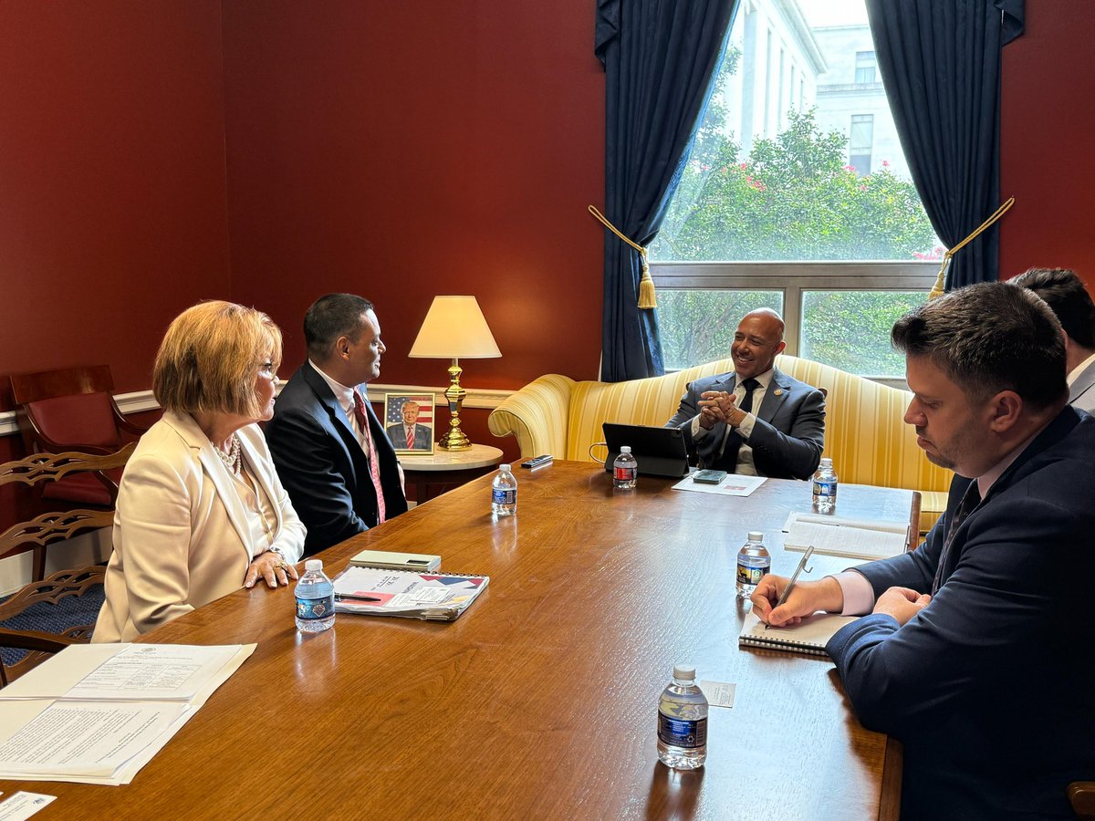 📍Washington, D.C. 

In concluding his official visit in Washington, D.C., Hon. Foreign Minister, Francis Fonseca met with Congressman Brian Mast, Chair, House Committee on Foreign Affairs where they discussed the Belize-Guatemala process, the ongoing security situation in Haiti,