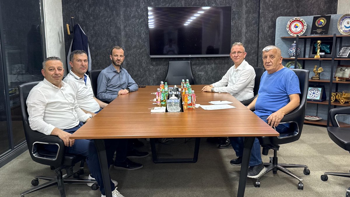 📍 AK Parti Kütahya Milletvekillerimiz Mehmet Demir, İsmail Çağlar Bayırcı ve İlçe Başkanımız Himmet Özer’i odamızda ağırladık.
🤝 Bölgemizin gelişimi adına verimli bir görüşme gerçekleştirdik.
#Tavşanlı #Kütahya #TTSO #AKParti