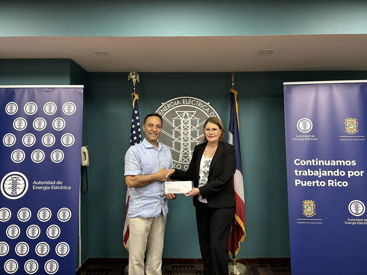 Autoridad de Energía Eléctrica (@aeeonline) on Twitter photo AEE INFORMA | La directora ejecutiva de la AEE, Ing. Mary Carmen Zapata Acosta, entregó al alcalde <a href="/DeMaricao/">Municipio de Maricao</a>, Wilfredo Ruiz Feliciano, el cheque por concepto de arbitrios y patentes municipales por los trabajos que realizaron las compañías miembros de la American Public Power AEE INFORMA | La directora ejecutiva de la AEE, Ing. Mary Carmen Zapata Acosta, entregó al alcalde <a href="/DeMaricao/">Municipio de Maricao</a>, Wilfredo Ruiz Feliciano, el cheque por concepto de arbitrios y patentes municipales por los trabajos que realizaron las compañías miembros de la American Public Power