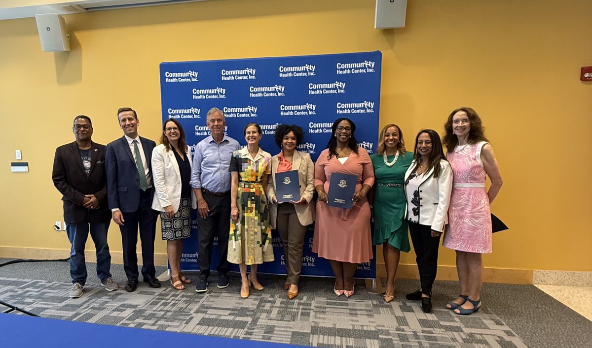 GovNedLamont's tweet image. They’re called “Duolas (DO-Luh)” and they are caring for newborns and their mothers across Connecticut!
Today, I signed 2️⃣ bills addressing maternal healthcare:
✅ More access to birth centers
✅ Doula support before, during & after birth
✅ Better mental health care for mom