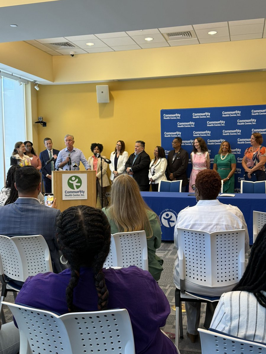 GovNedLamont's tweet image. They’re called “Duolas (DO-Luh)” and they are caring for newborns and their mothers across Connecticut!
Today, I signed 2️⃣ bills addressing maternal healthcare:
✅ More access to birth centers
✅ Doula support before, during & after birth
✅ Better mental health care for mom