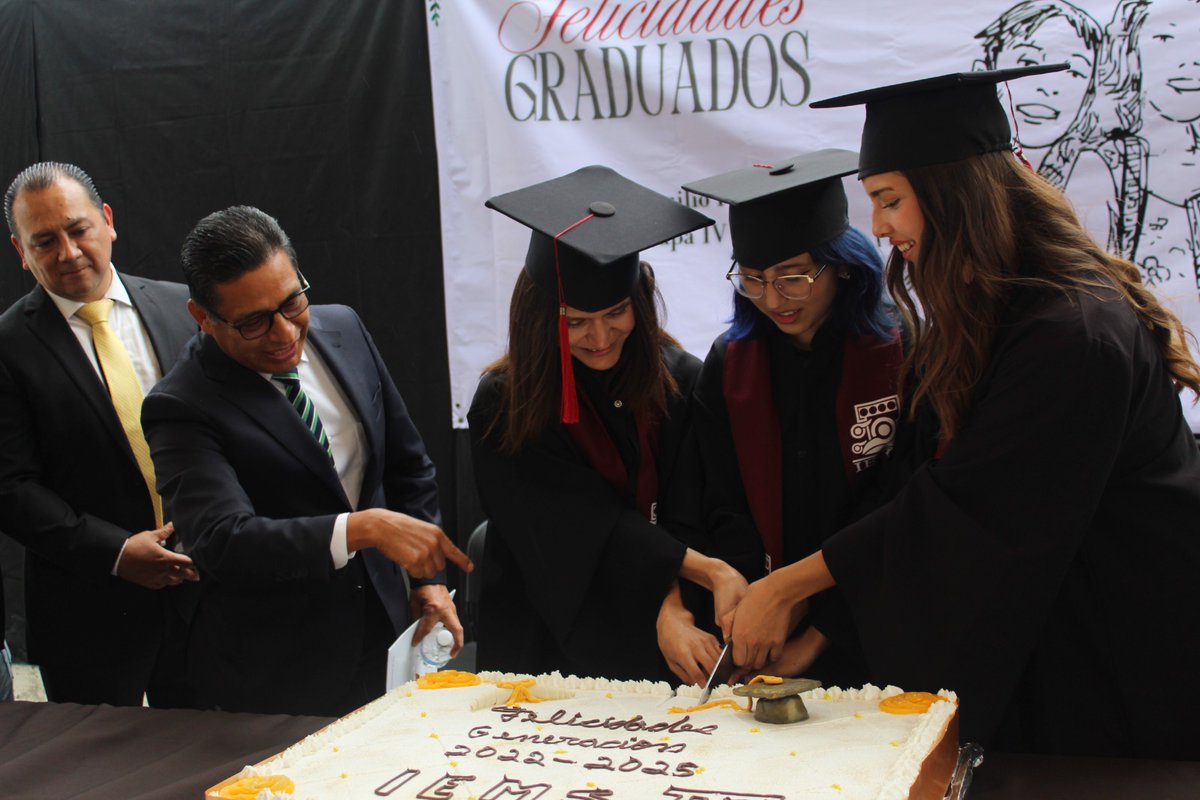 El plantel Iztapalapa IV del IEMS celebró la entrega de reconocimientos a la generación 2022–2025. 

Felicidades a las y los egresados que cierran un ciclo y abren nuevas oportunidades con pasión y compromiso. 🎓✨

🔗shorturl.at/4uZeT