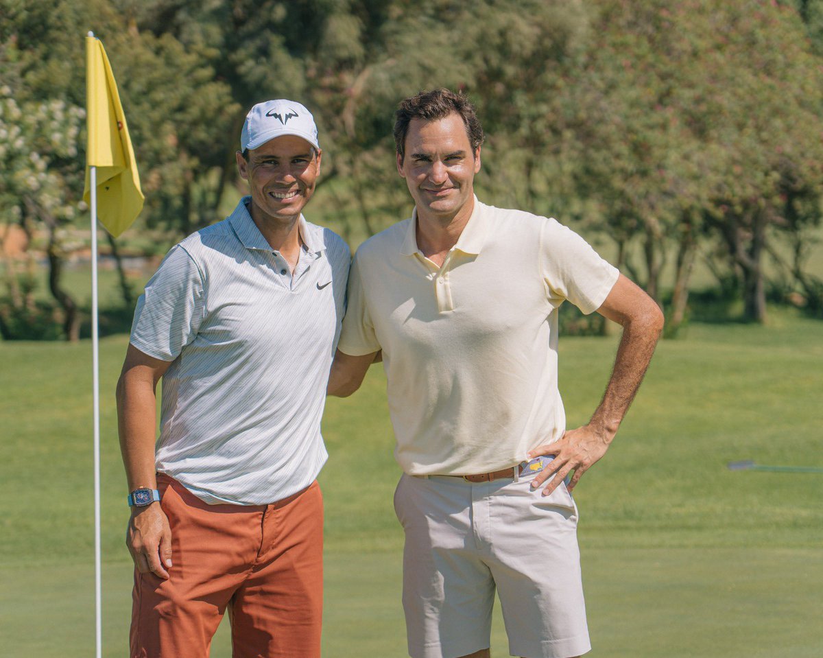 Rafael Nadal'ın vücudu 3 sene içerisinde o şortun önüne doğru salınacak bir göbeğe o kadar müsait ki gözümde canlanıyor resmen.