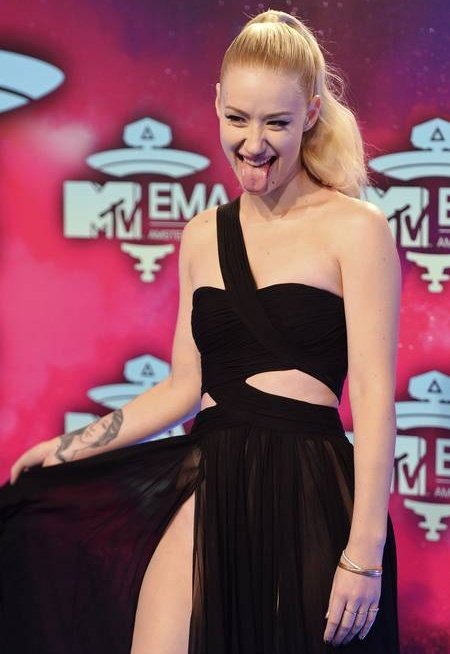 ChartsOnIggy's tweet image. No updates today, just Iggy Azalea sticking her tongue👅.