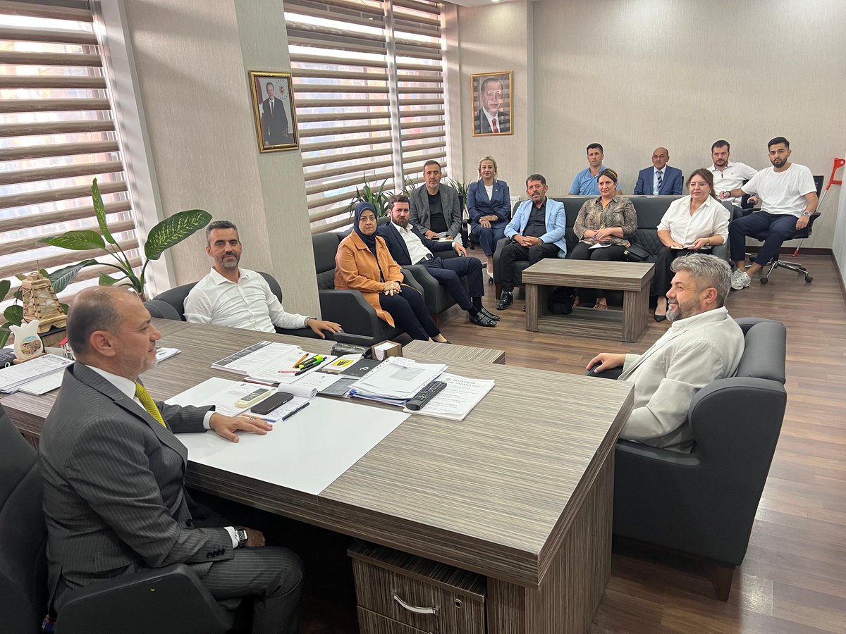 AK Parti Yenimahalle İlçe Başkanlığı (@akyenimahalle06) on Twitter photo Haftalık Olağan Yürütme Kurulu Toplantımız, İlçe Başkanımız <a href="/ekremyuce06/">Dr. Ekrem Yüce</a> başkanlığında gerçekleştirildi.
@akpartiankara
<a href="/hakanhanozcan/">Hakan Han ÖZCAN 🇹🇷</a> Haftalık Olağan Yürütme Kurulu Toplantımız, İlçe Başkanımız <a href="/ekremyuce06/">Dr. Ekrem Yüce</a> başkanlığında gerçekleştirildi.
@akpartiankara
<a href="/hakanhanozcan/">Hakan Han ÖZCAN 🇹🇷</a>