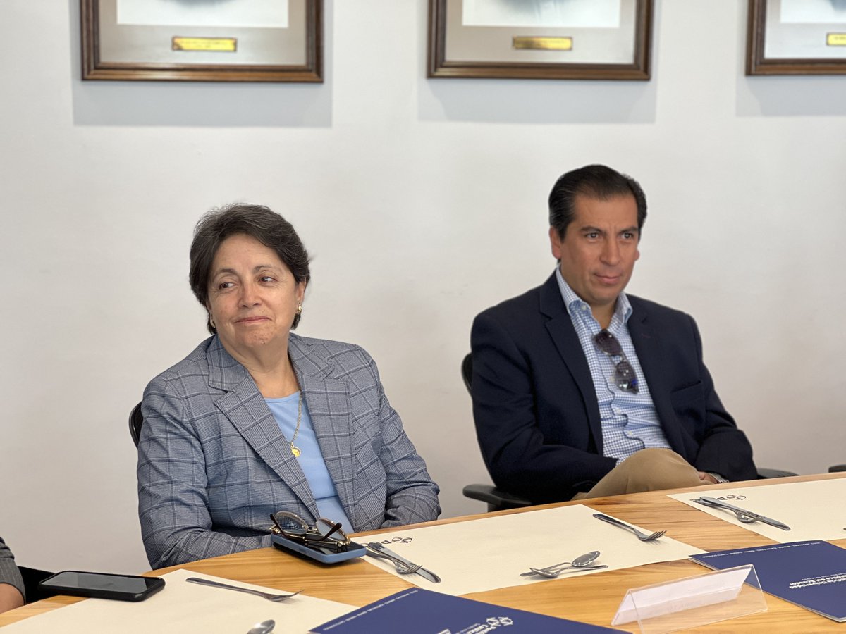 ☕🤝 En el marco de nuestro compromiso con la mejora continua y la vinculación con el sector productivo, la Facultad de Economía y Gestión Empresarial organizó un desayuno empresarial en Quito 🏙️.

Representantes de diversos sectores económicos compartieron sus perspectivas y