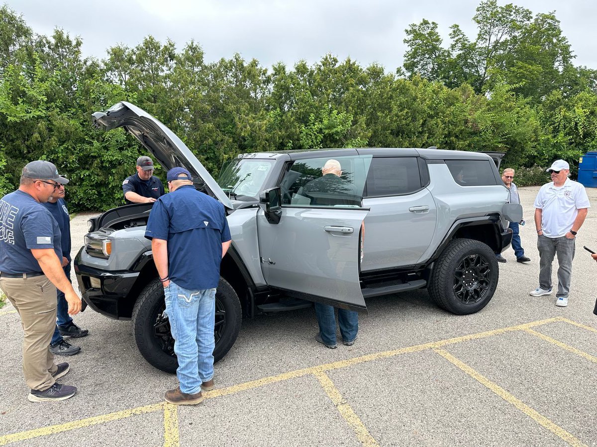 NVFC's tweet image. 🚗⚡ This past Saturday, firefighters in Bay City, MI, participated in an EV/AFV Incident Management: Safety and Response Techniques course taught by instructor Doug deBest.
Want to host an in-person training at your department?
👉 bit.ly/4jcHy2A