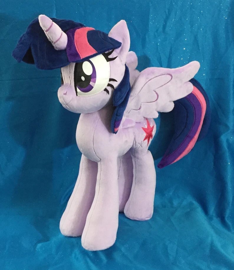 RBtheARTISAN's tweet image. These are some of my favorite pony plushies that I’ve made. It’s been like 6 years since I’ve been able to make any, but I have a Pinkie Pie in progress…
#MLP #MyLittlePony #mlpfim #PrincessCadence #Rarity #TwilightSparkle #DerpyHooves
⭐️ Like, Comment, Retweet, Follow RB! ⭐️