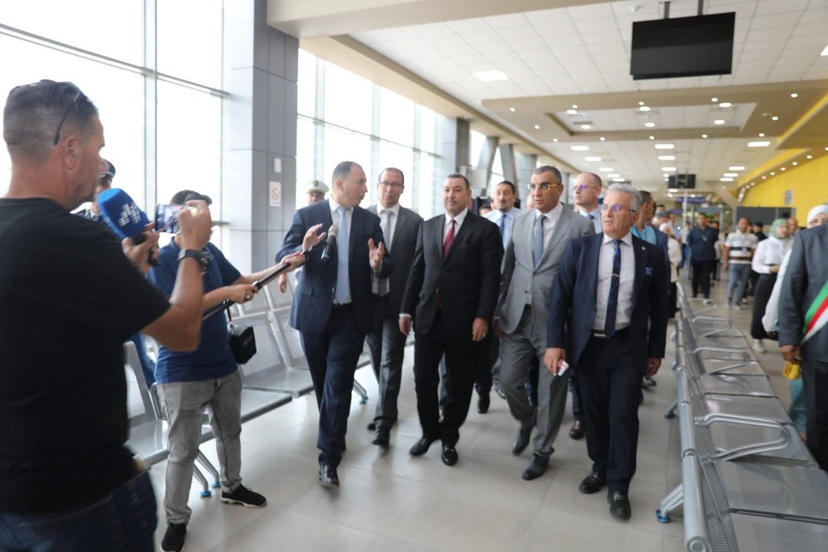 ANNABA |

Le directeur général du port a présenté les résultats concrets des instructions ministérielles précédentes : accélération du traitement des conteneurs &amp; navires, numérisation des services, paiement électronique, extension des quais &amp; réaménagement des espaces