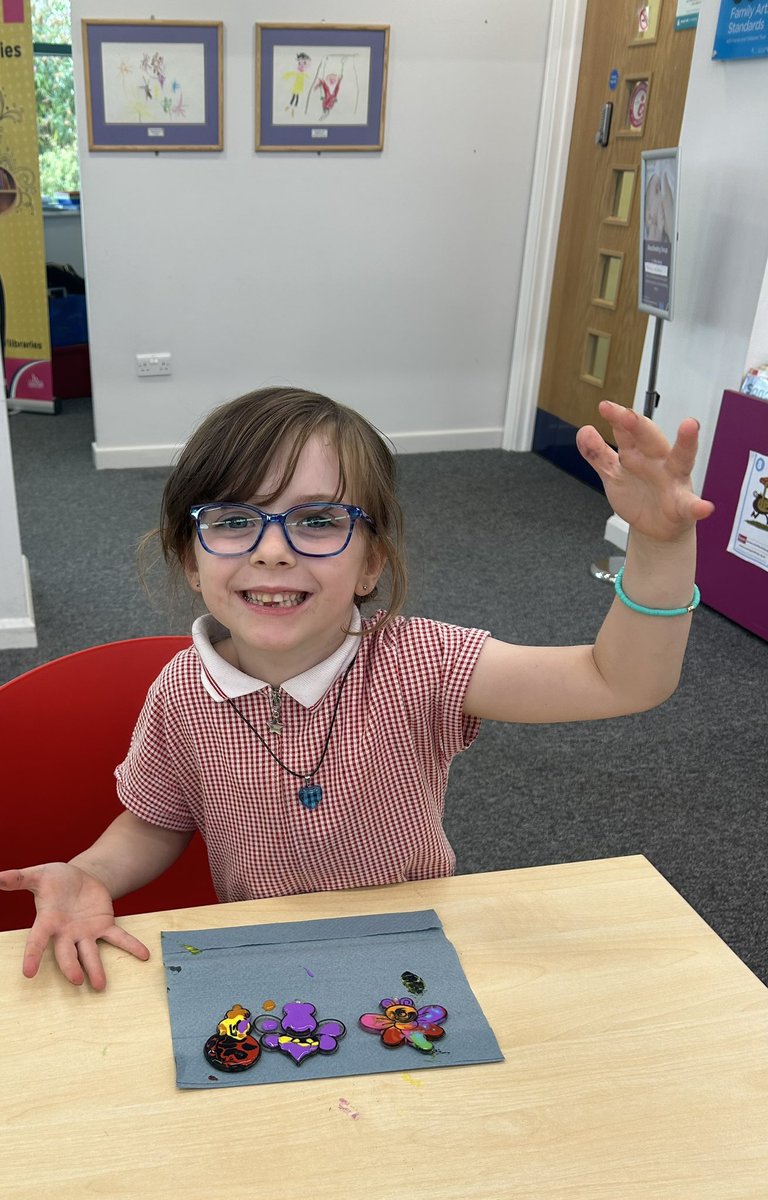 The sun was shining at Ditton library’s sun catcher #summerreadingchallenge2025 event today 😎. 
We have FREE packed lunches 🥪at Widnes and Halton Lea libraries tomorrow from 12pm -1pm and every following Wednesday during the summer holidays 🍎🍌
 
HH