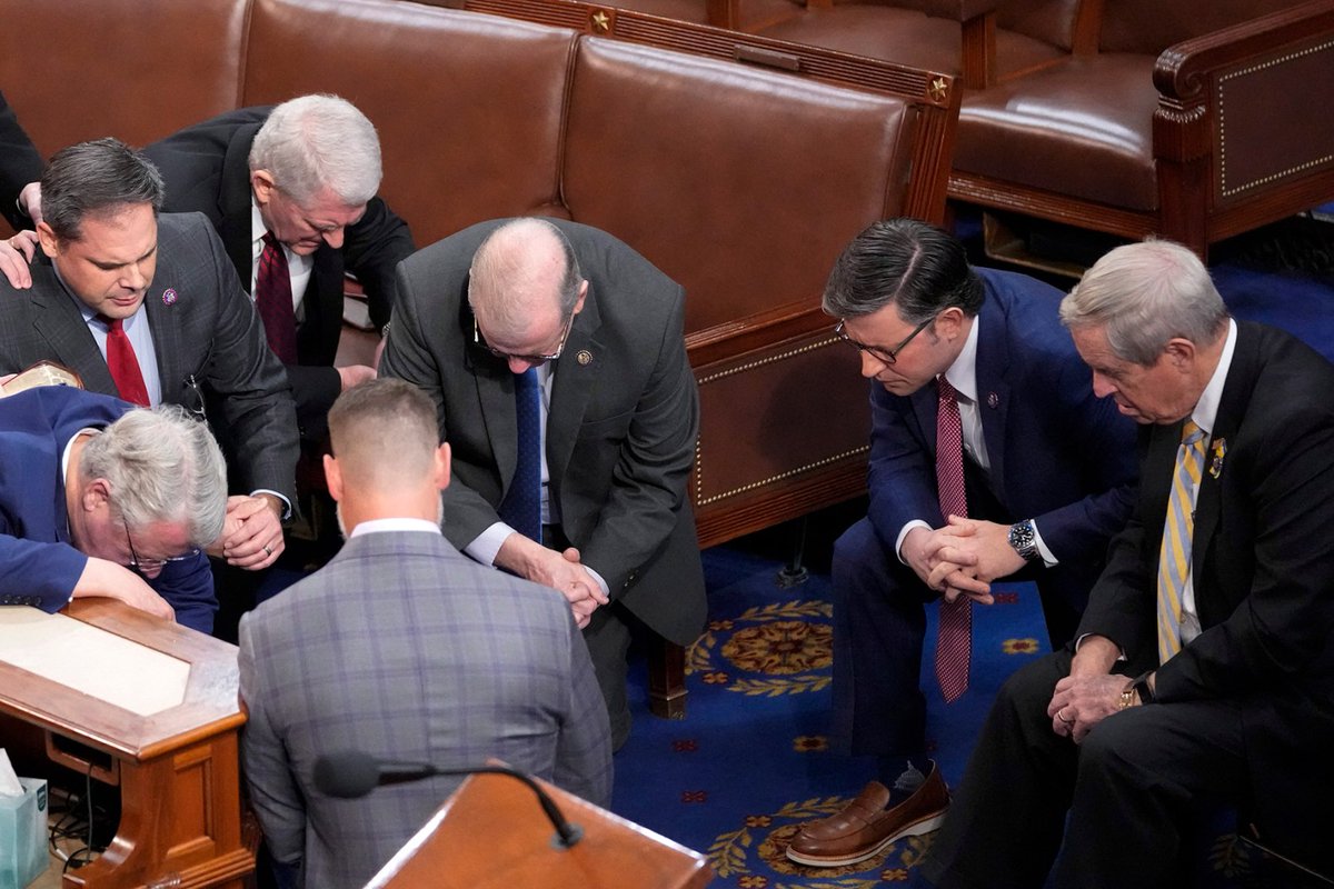 JasonStrummer's tweet image. Prayer of Speaker Mike Johnson:
Dear God,
Those children raped by our President and other rich pedophiles obviously are not as important as my political career. I know in my heart that the children forgive me for failing them. Please let this hiccup go away.
In trumps name amen