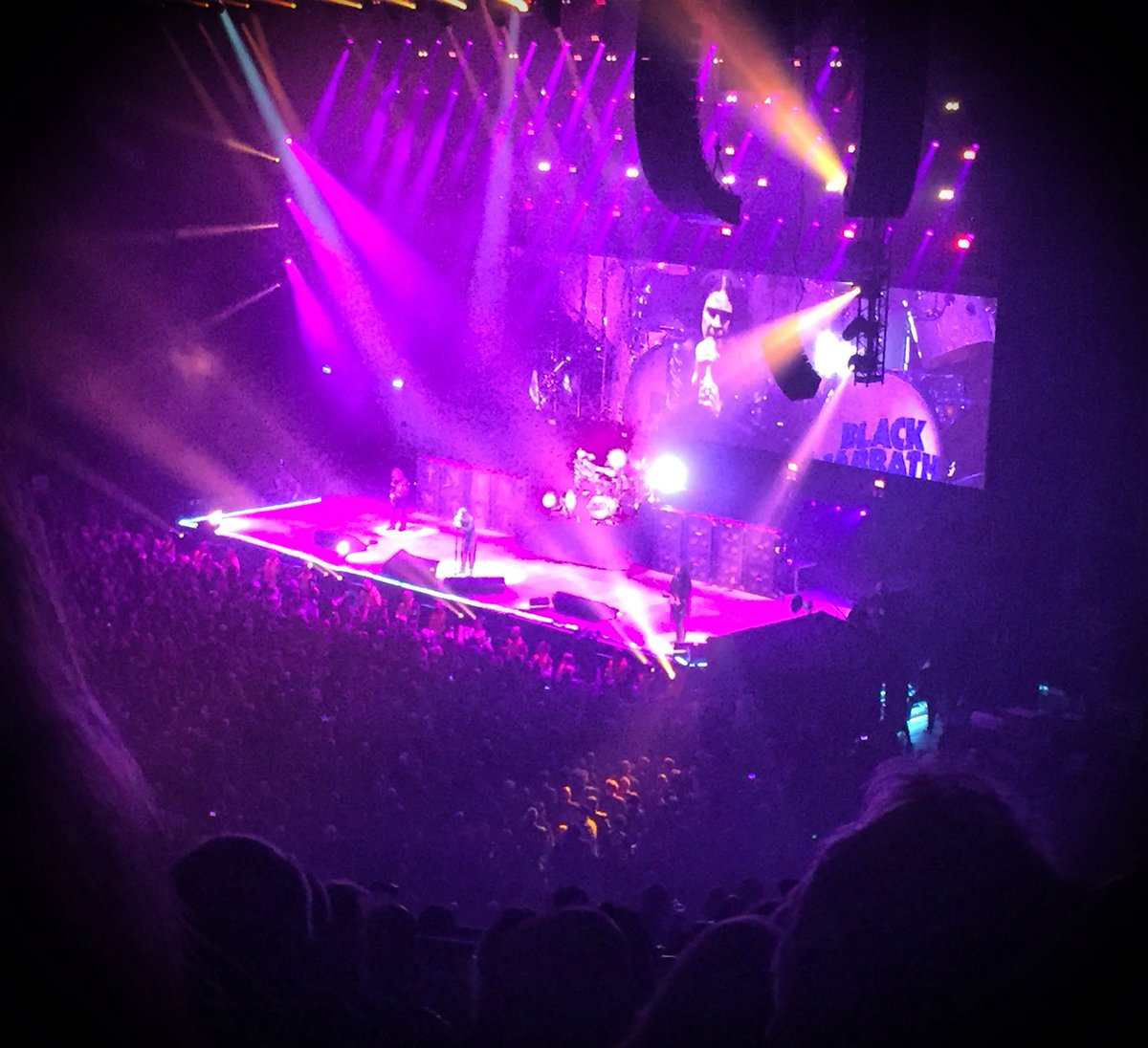 DRAutoart's tweet image. 😭 RIP Ozzy. Absolute legend.
I took this photo in 2017 at the Black Sabbath - The End gig in Leeds. What a night. What a band. What a powerhouse. Fuck. 🤘🏻