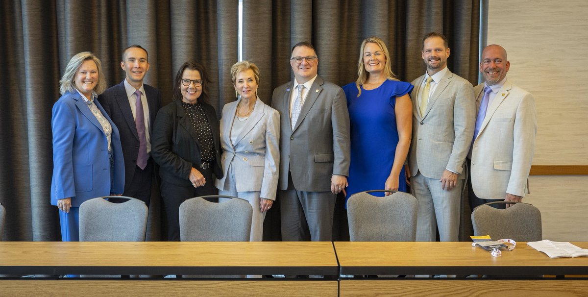 schuette_bill's tweet image. Last week, @MI_Republicans and I met with @EDSecMcMahon to discuss our shared efforts to improve Michigan’s failing reading scores, protect woman’s sports and unlock new funding options for students and parents.
Thank you, Secretary McMahon for your time!