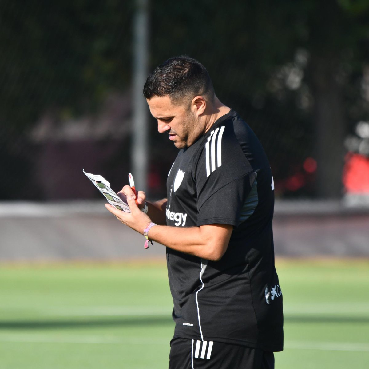 SevillaFC_Fem's tweet image. ¡Dale, míster! 📝⚽️🤍❤️
🤝 @dLosada8 🔝
#SevillaFCFem #LigaFMoeve #WeareSevilla