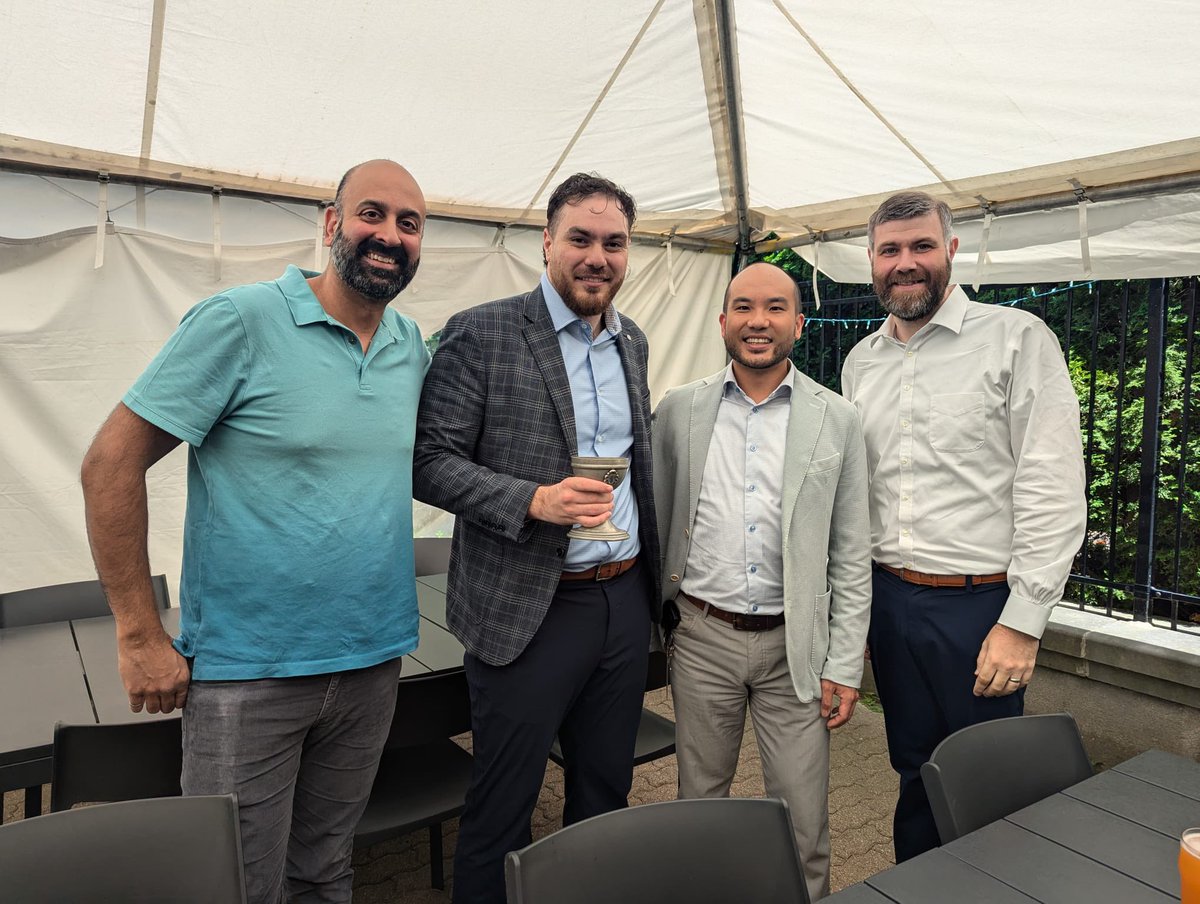 EMiddlebrooksMD's tweet image. Had a great time visiting @jclauneuro and team at @WesternU to share experiences in 7T, neuromodulation, and much more! Big congrats to @alaa_t_! Honored to be his external PhD examiner for his phenomenal work.