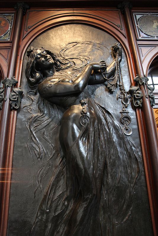 Fascinate_Hist's tweet image. Art Nouveau in all its glory: the George Fouquet jewellery shop in Paris, France, designed in 1901 by Mucha.