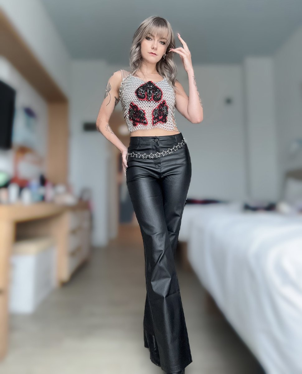 squirrelj00ng's tweet image. Last stop for me Ateez in Orlando D2. Wanted to finish it off with my Seonghwa Skin outfit. Excited to see everyone (and keep and eye on Matz once again ๐) #ATEEZinOrlando #ATEEZTour