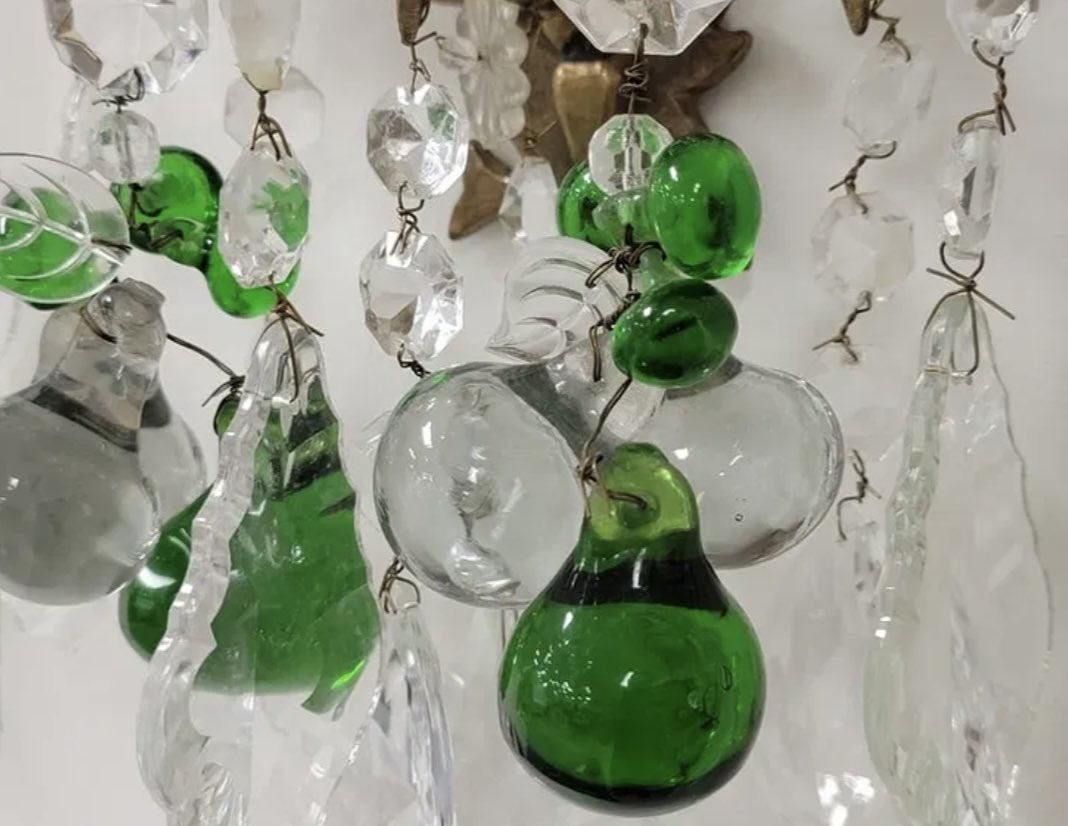 kingsroadAH's tweet image. Antique cast brass three-arm sconces ✨ Featuring clear &amp;amp; emerald green crystals. Electrified and full of charm—includes extra crystal parts! #sconces #vintage #antique #emerald #crystal #pair #wall #auction #bid #naples