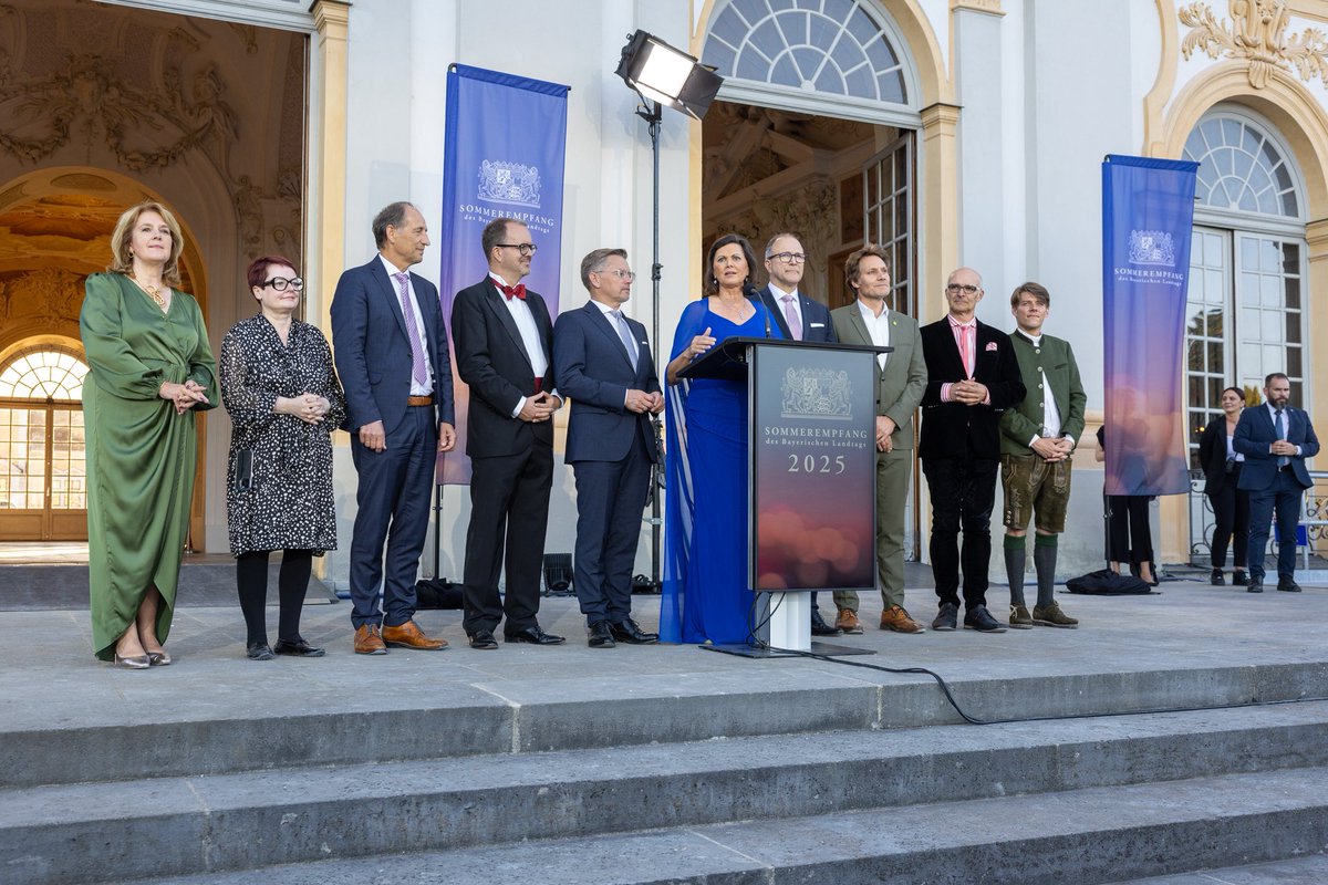 Bayerischer Landtag (@landtag_bayern) on Twitter photo 💬„Sie treten an für ein gutes Zusammenleben vor Ort. Wo Politik hinterm Gartenzaun beginnt. Wo Entscheidungen unmittelbar wirken. Und wo sie, unsere Ehrenamtlichen, das Wurzelwerk der #Demokratie pflegen", so <a href="/IlseAigner/">Ilse Aigner</a> bei der Begrüßung mit Blick auf die Kommunalwahlen 2026. 💬„Sie treten an für ein gutes Zusammenleben vor Ort. Wo Politik hinterm Gartenzaun beginnt. Wo Entscheidungen unmittelbar wirken. Und wo sie, unsere Ehrenamtlichen, das Wurzelwerk der #Demokratie pflegen", so <a href="/IlseAigner/">Ilse Aigner</a> bei der Begrüßung mit Blick auf die Kommunalwahlen 2026.
