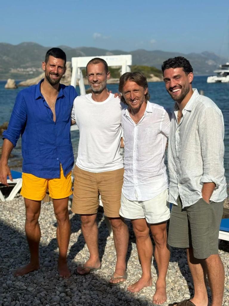 EleModric's tweet image. Luka and Mateo always together 🫶🏼
