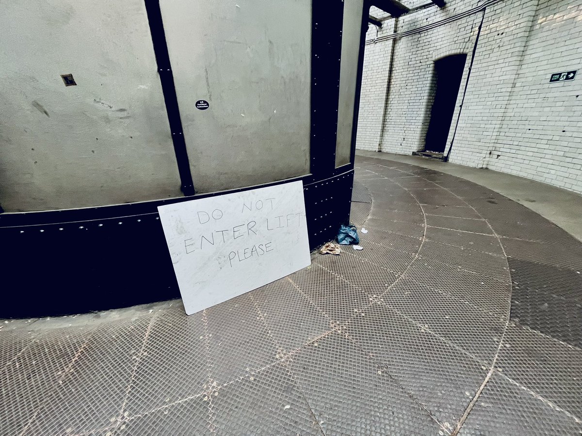 EscalateCSDLR's tweet image. The status of Greenwich foot tunnel lifts was updated yesterday after 3 weeks but status remains the same except for intermittent south lift breakdowns. Works have commenced on north lift but there was no one there when a user checked at 14:30 nor at 19:00 with rags & tools in…
