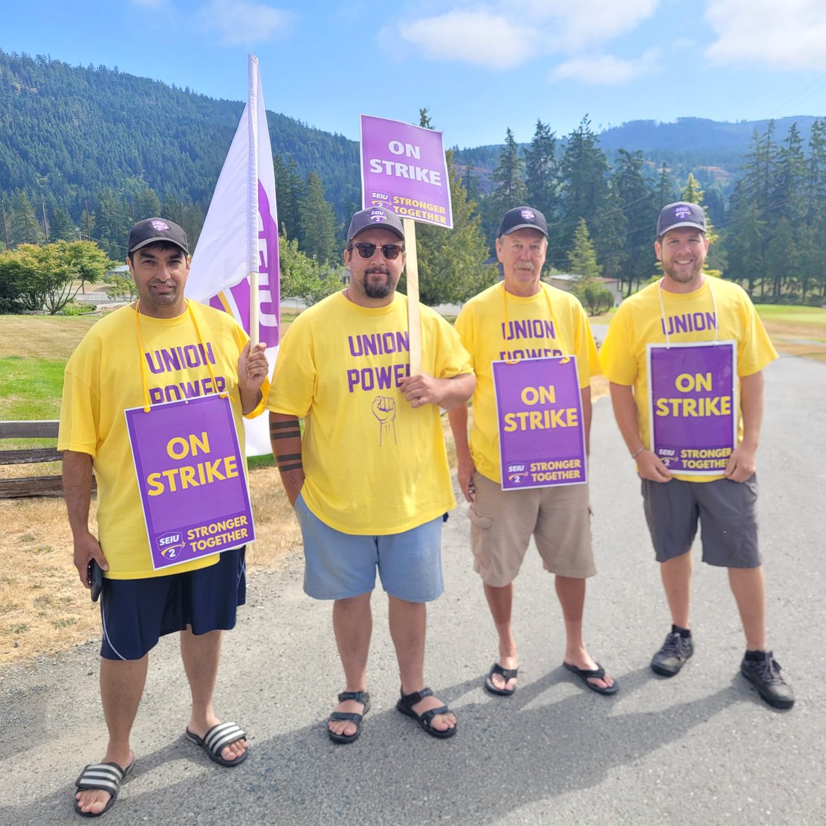 seiulocal2can's tweet image. 📢 DAY 2 of our strike in Port Alberni!! “We aren’t looking for anything crazy. Just some basic respect for the many years we’ve put in, including our seasonal people that are likewise committed to this Club.” ONE DAY LONGER ONE DAY STRONGER 💪💪
