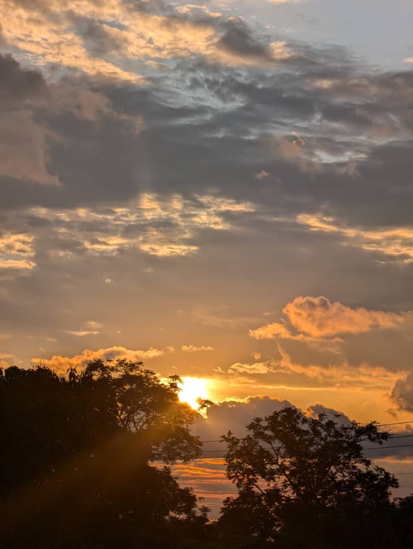 Today, @mira_network and <a href="/boundless_xyz/">Boundless</a> challenge us to catch the sunrise or sunset where we live by going outside and exploring 
our locality. I decided to take a picture of the sunsetting in my area. 

Sunsets remind us that endings can be beautiful. Boundless is redefining how