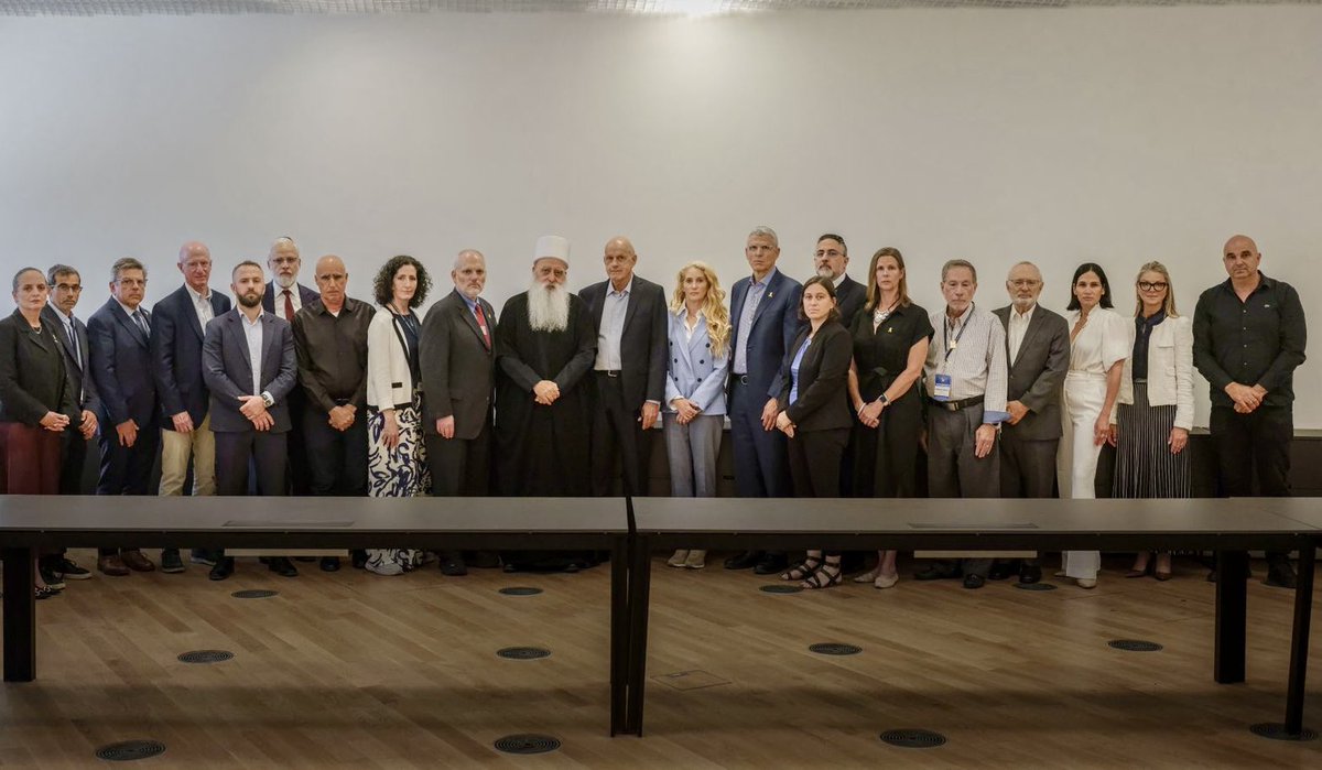 _MarinaRos's tweet image. Deeply moved after meeting with the spiritual leader of the Druze community in Israel, Sheikh Tarif, & other Druze leaders.
As unimaginable violence against Syrian Druze communities continue, families are being torn apart & ancient heritage destroyed. We stand with the Druze…