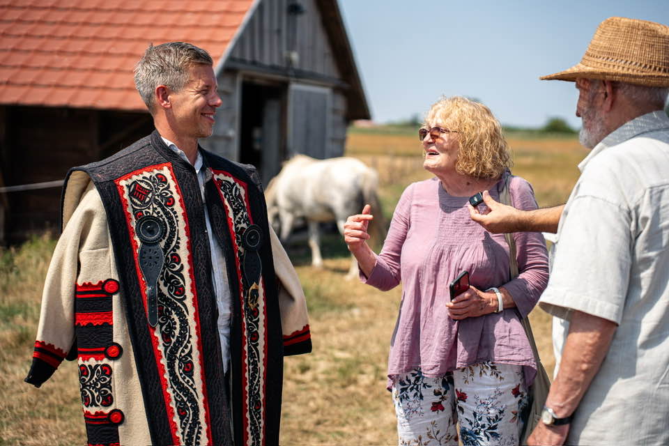 magyarpeterMP's tweet image. A fantastic day in Hortobágy with wonderful people. By scooter, horse-drawn carriage, and on foot.
The Hungarian countryside is eager to thrive.