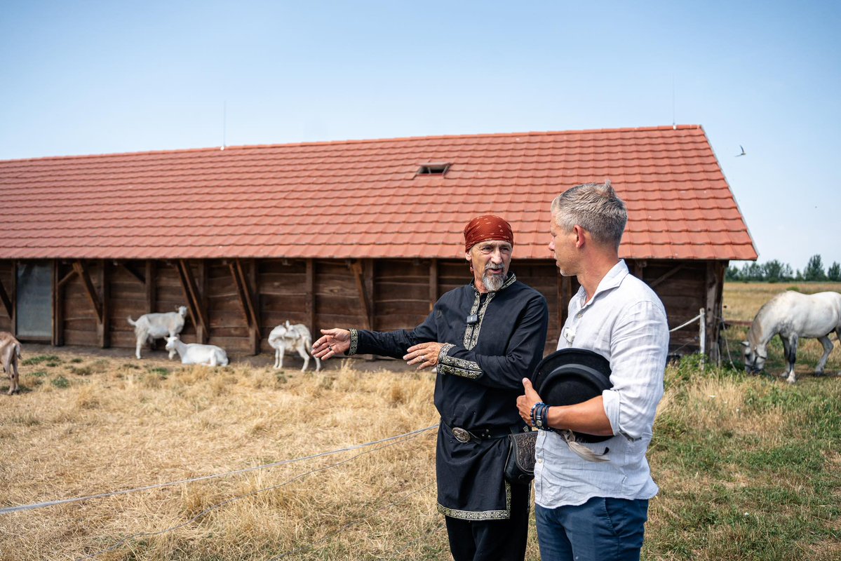 magyarpeterMP's tweet image. A fantastic day in Hortobágy with wonderful people. By scooter, horse-drawn carriage, and on foot.
The Hungarian countryside is eager to thrive.