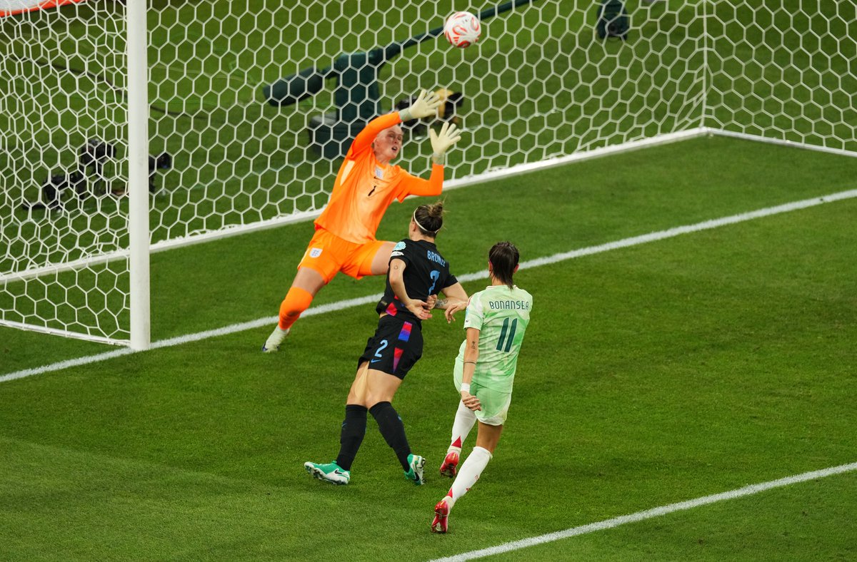 AttackingThird's tweet image. Barbara Bonansea gives Italy a dream start in the #WEURO25 semifinal 🤩