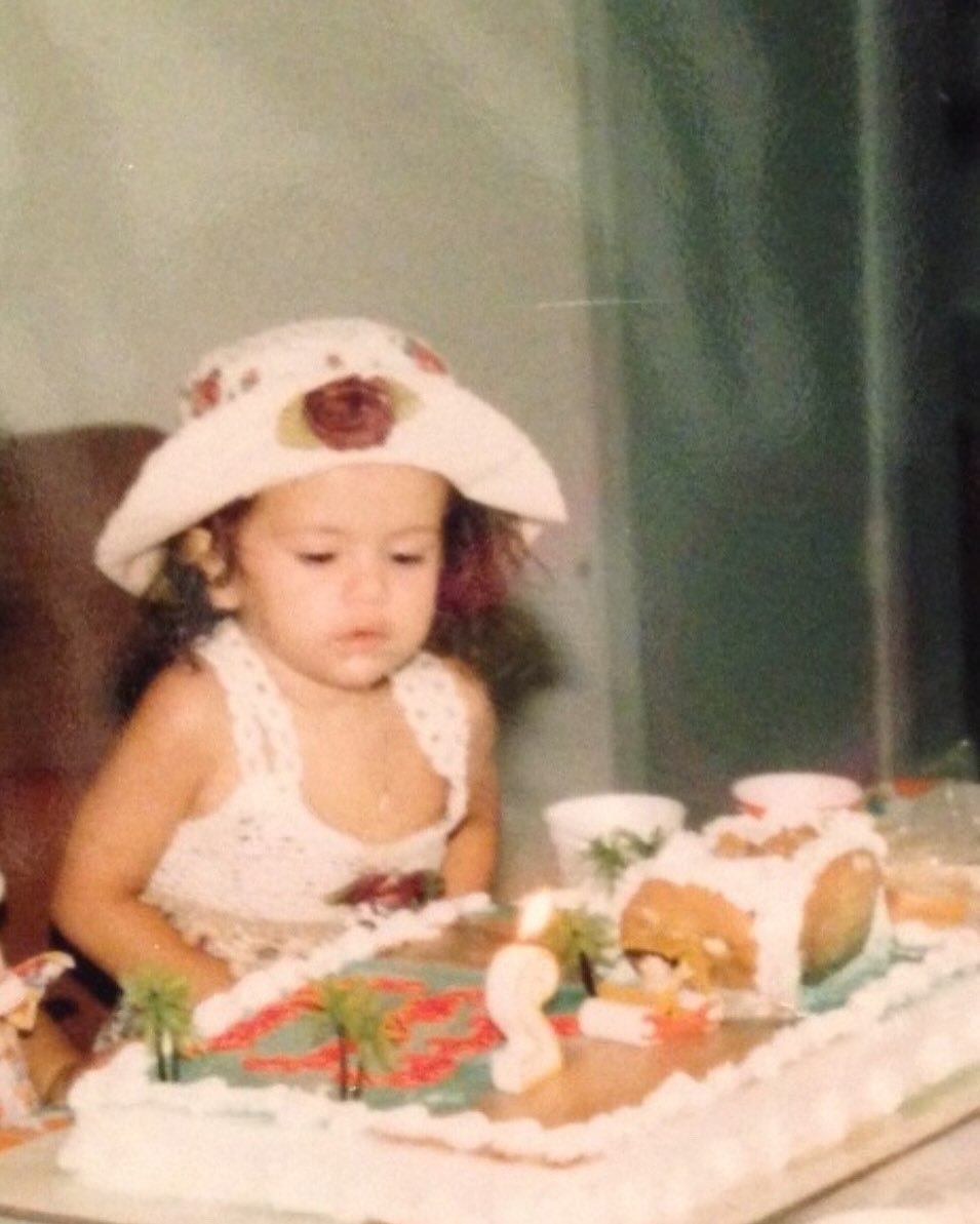 SGchartupdate's tweet image. New Selena Gomez baby picture just dropped 🥹