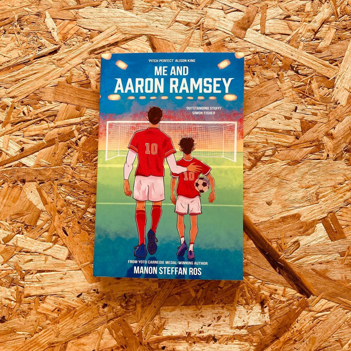 StanchionBooks's tweet image. πππππππ | ME AND AARON RAMSEY by @ManonSteffanRos
Exploring themes of family, football, friendship, physical disability and illiteracy, this is a story about hope and the complicated relationship between a father and son.
@FireflyPress
π stanchionbooks.com/products/me-anβ¦
